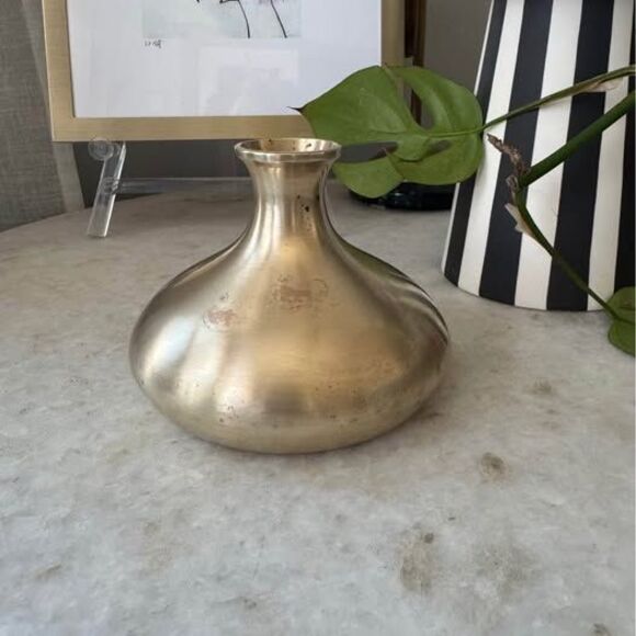 Vintage solid brass MCM vase - Picture 3 of 7